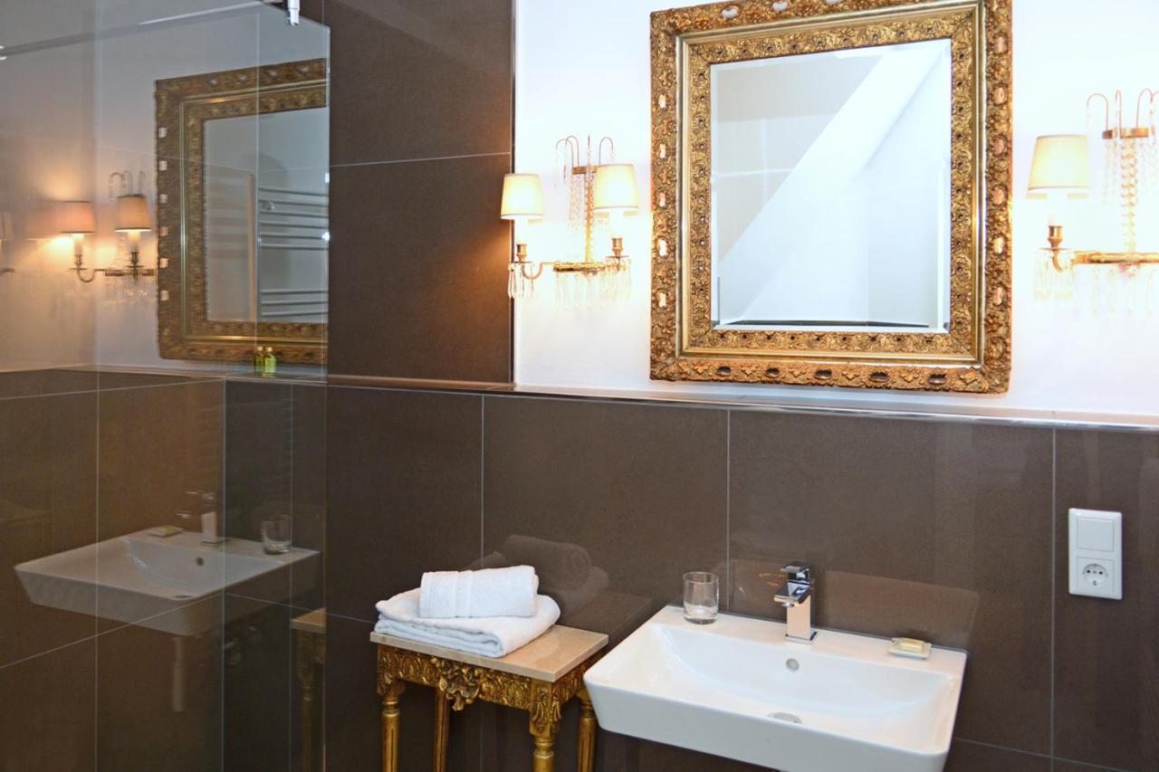 No. 11 Hotel 3*