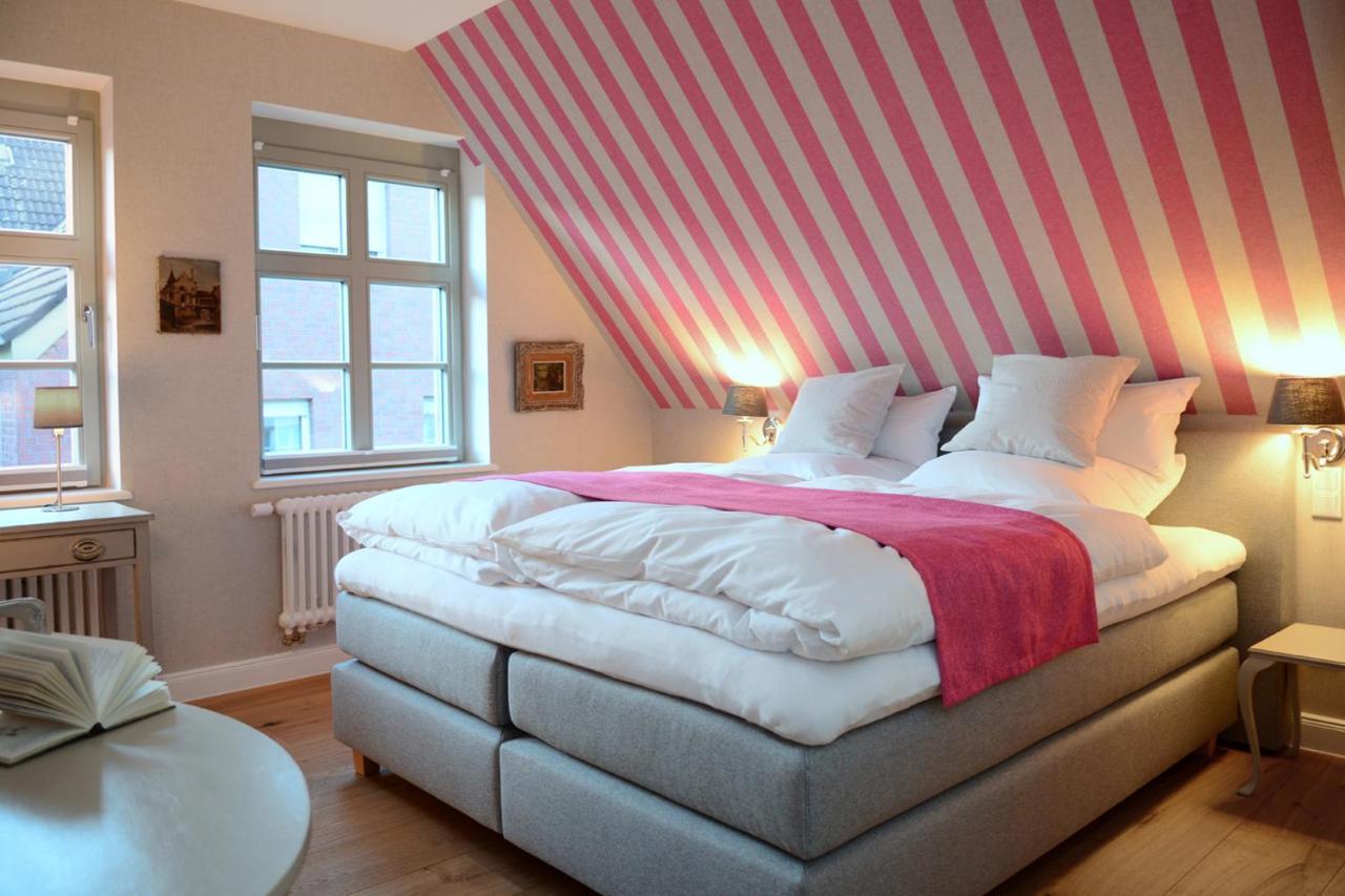 No. 11 Hotel 3*
